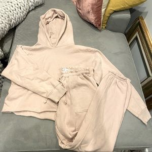 Abercrombie & Fitch pink sweatsuit in like new condition